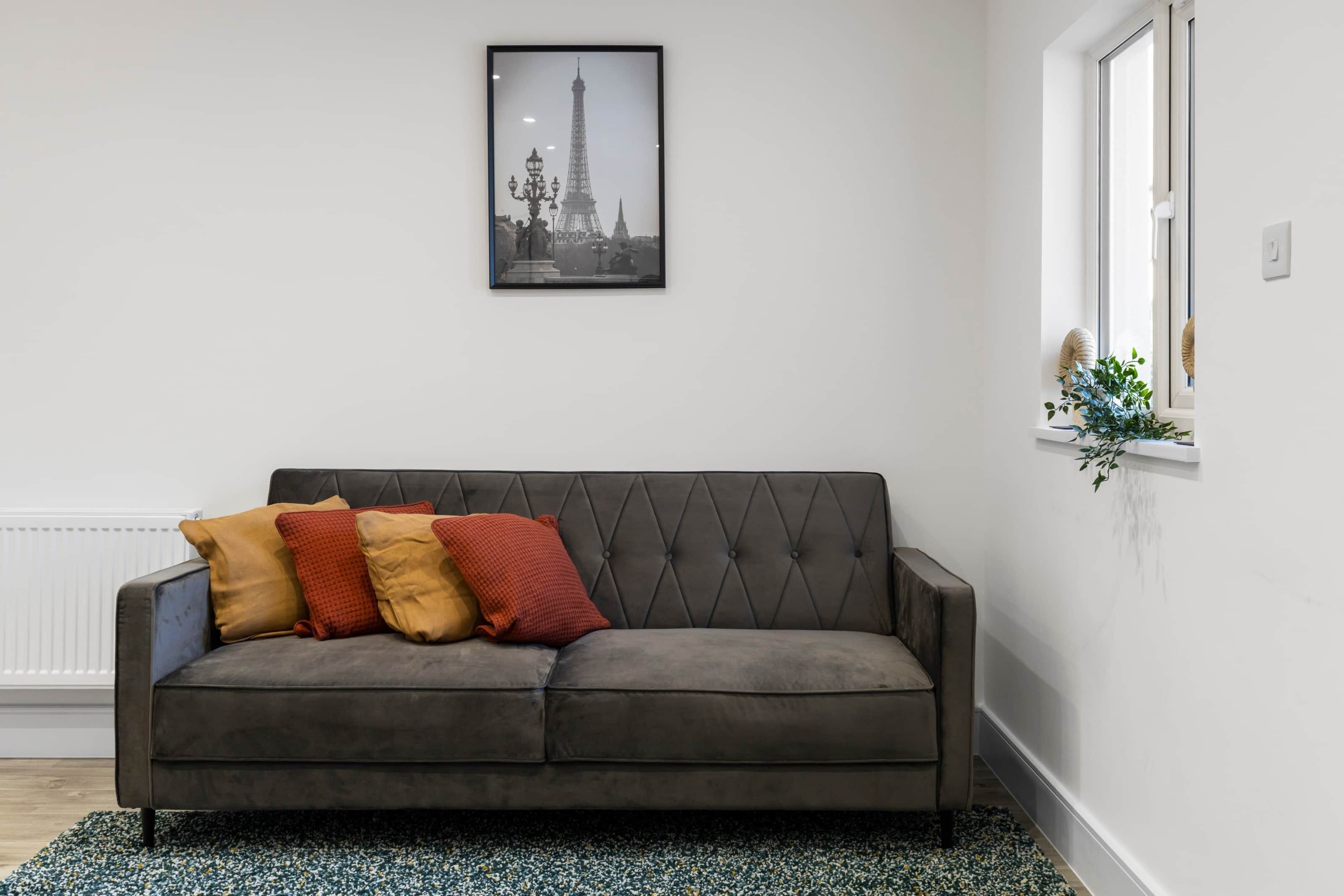 Modern 2BR 1BA w parking 5 min walk 2 tube