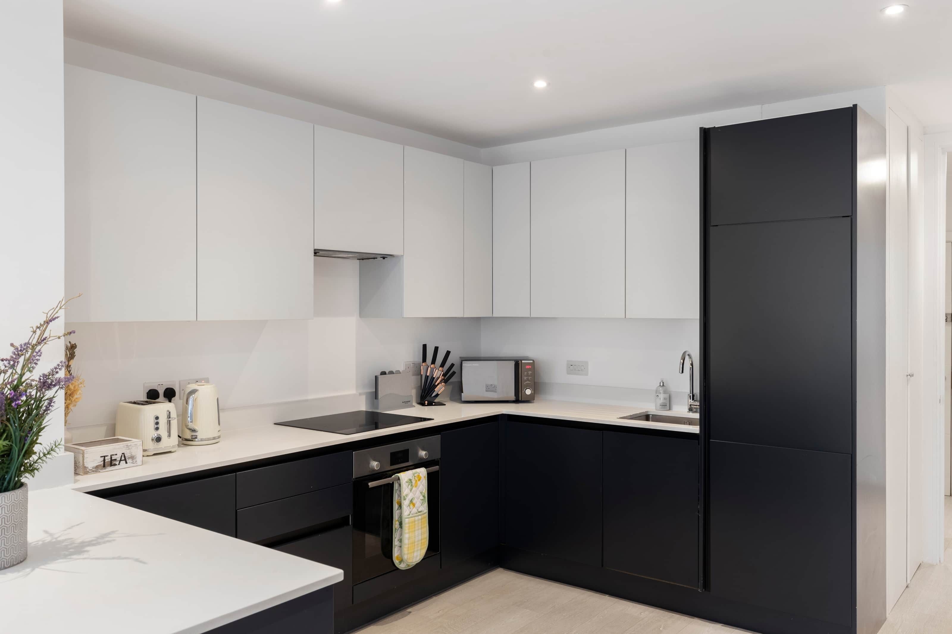 Modern 3BR 2BA w garden parking 8 min walk to tube