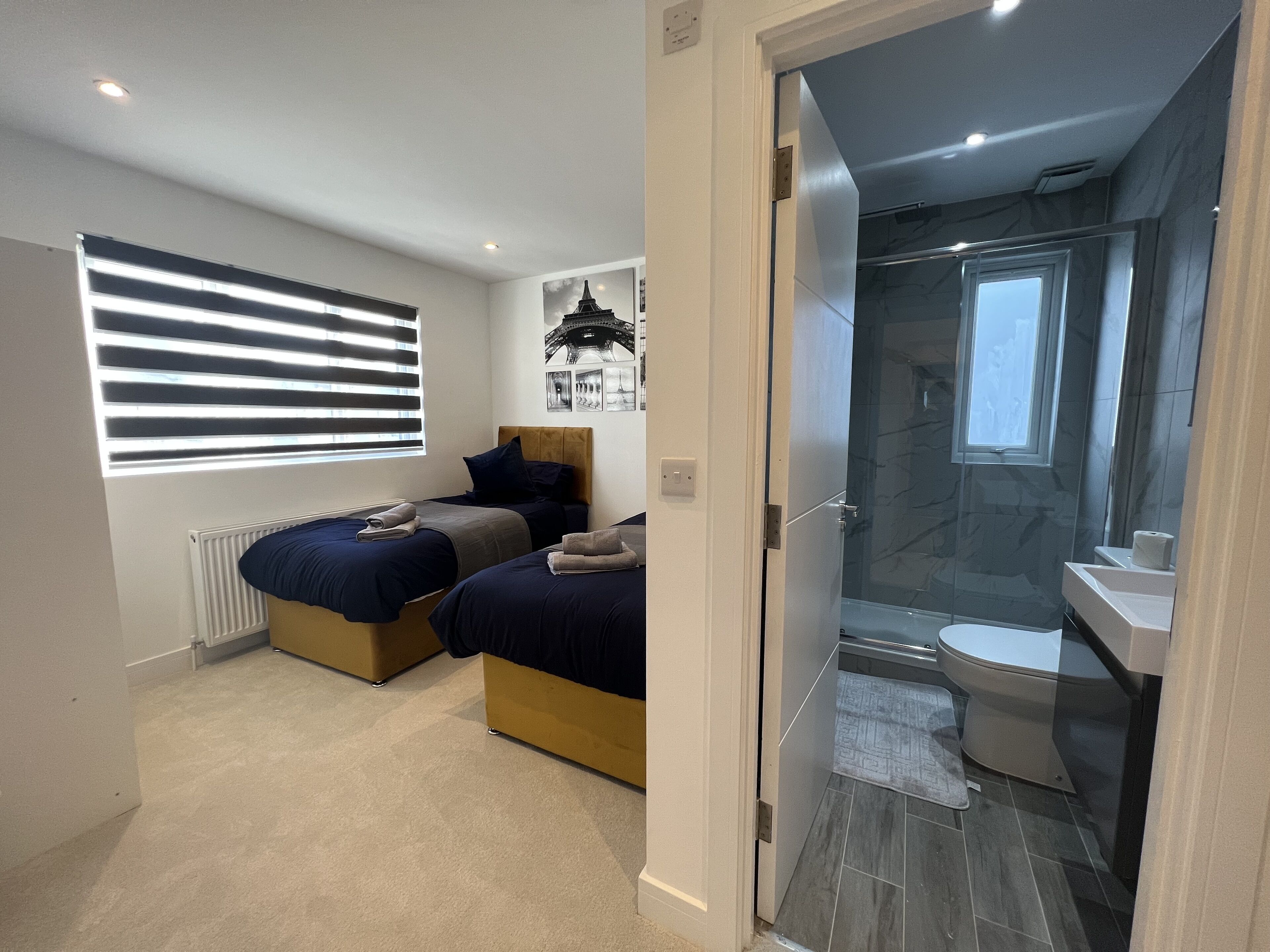 Modern 3BR 2BA w parking 8 min walk to tube