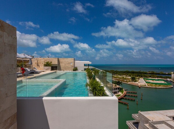 Pool - Rooftop pool- family apartment- ocean view -close (Cancún)