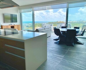 Dining - Rooftop pool- family apartment- ocean view -close (Cancún)