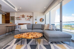 TV -  Ocean view condo - Beach, pool & jacuzzi! (Cancún)