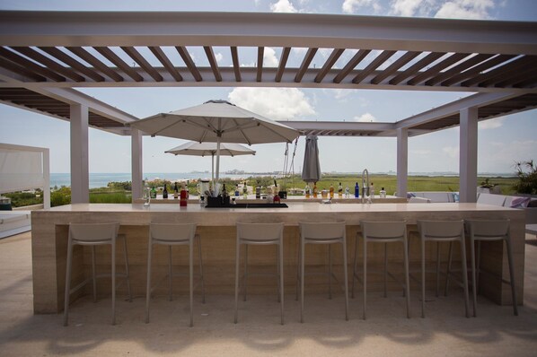 Bar (on property) - Luxury Condo of 4 Bedrooms (Cancún)