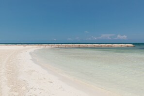 Una playa cerca
