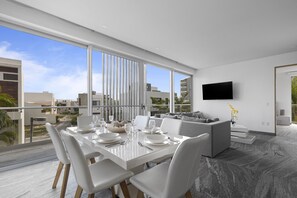 Dining - Comfy 3BR apartment near the beach (Cancún)