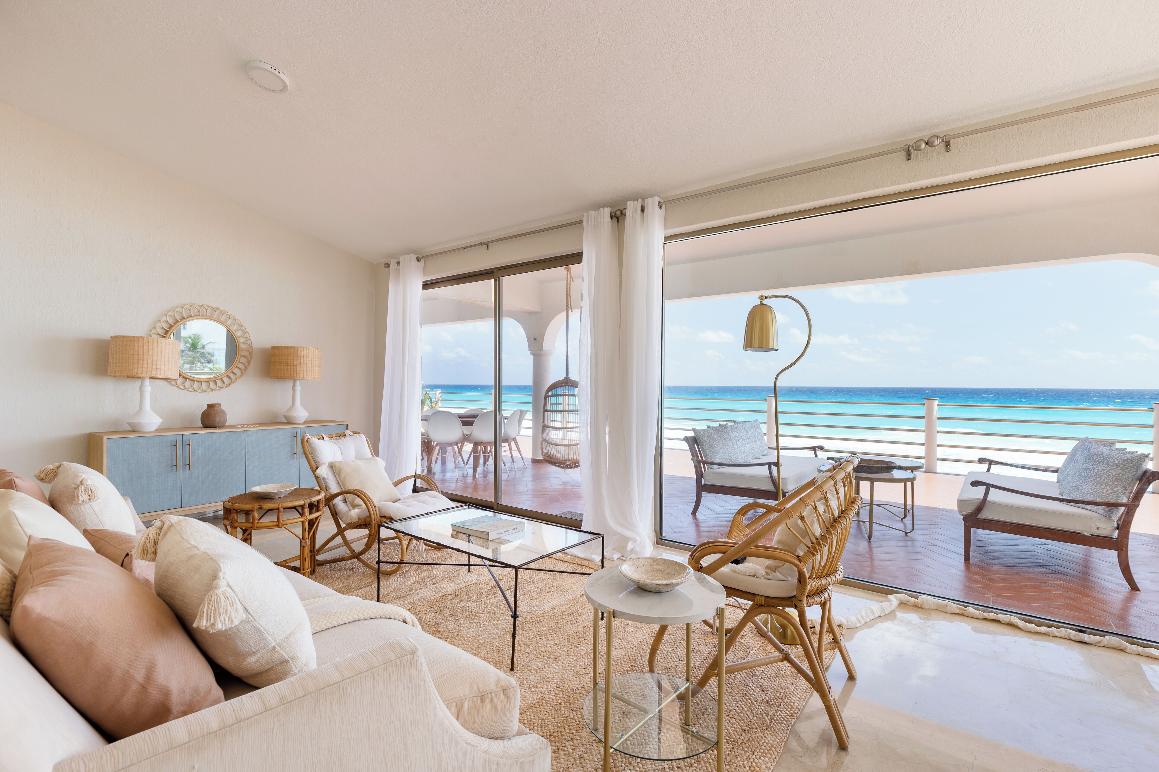 Vm4 · Amazing 5 BR villa on the beach!