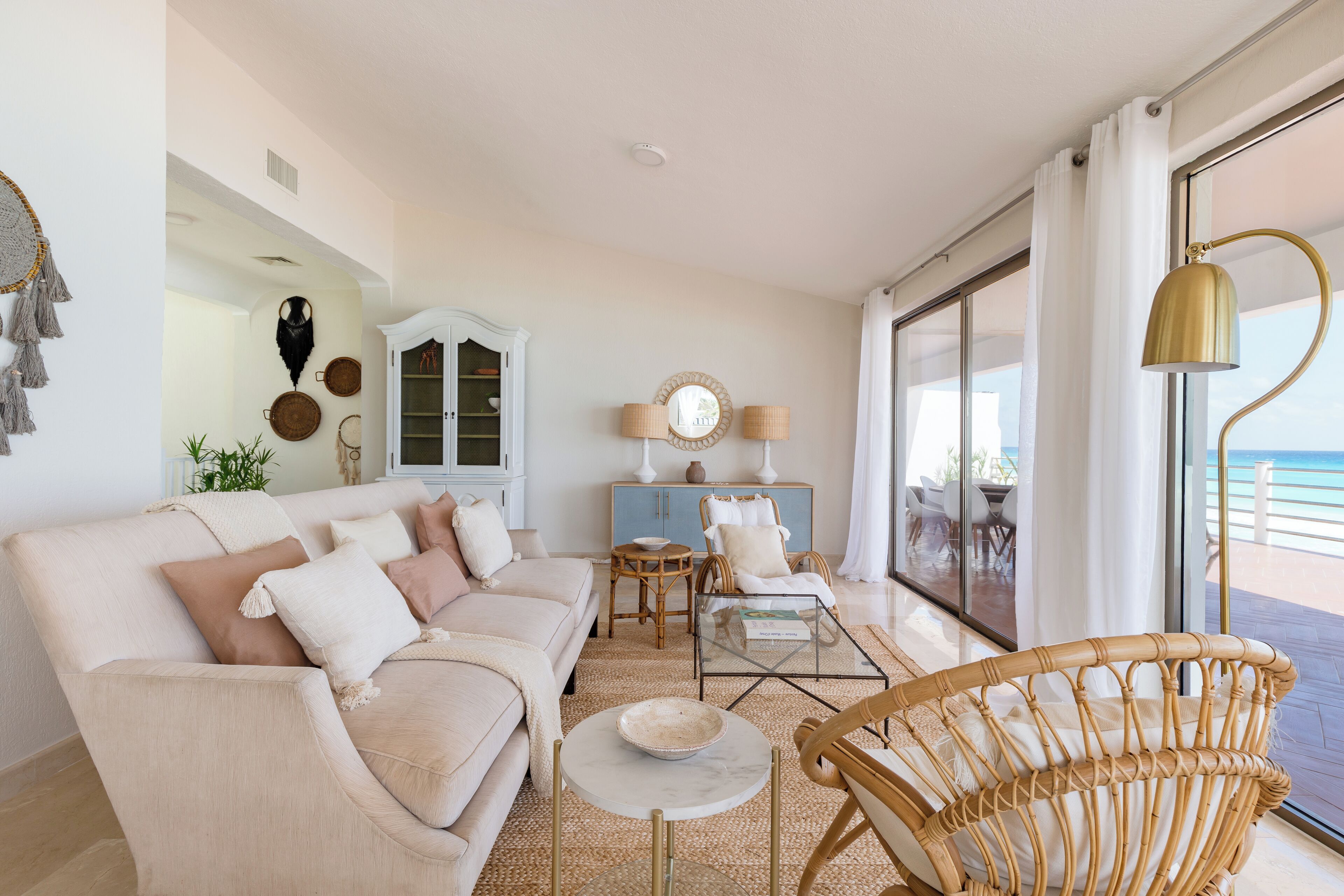 Vm4 · Amazing 5 BR villa on the beach!