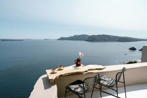 Honeymoon Villa, Jetted Tub, Sea View | Teres/patio