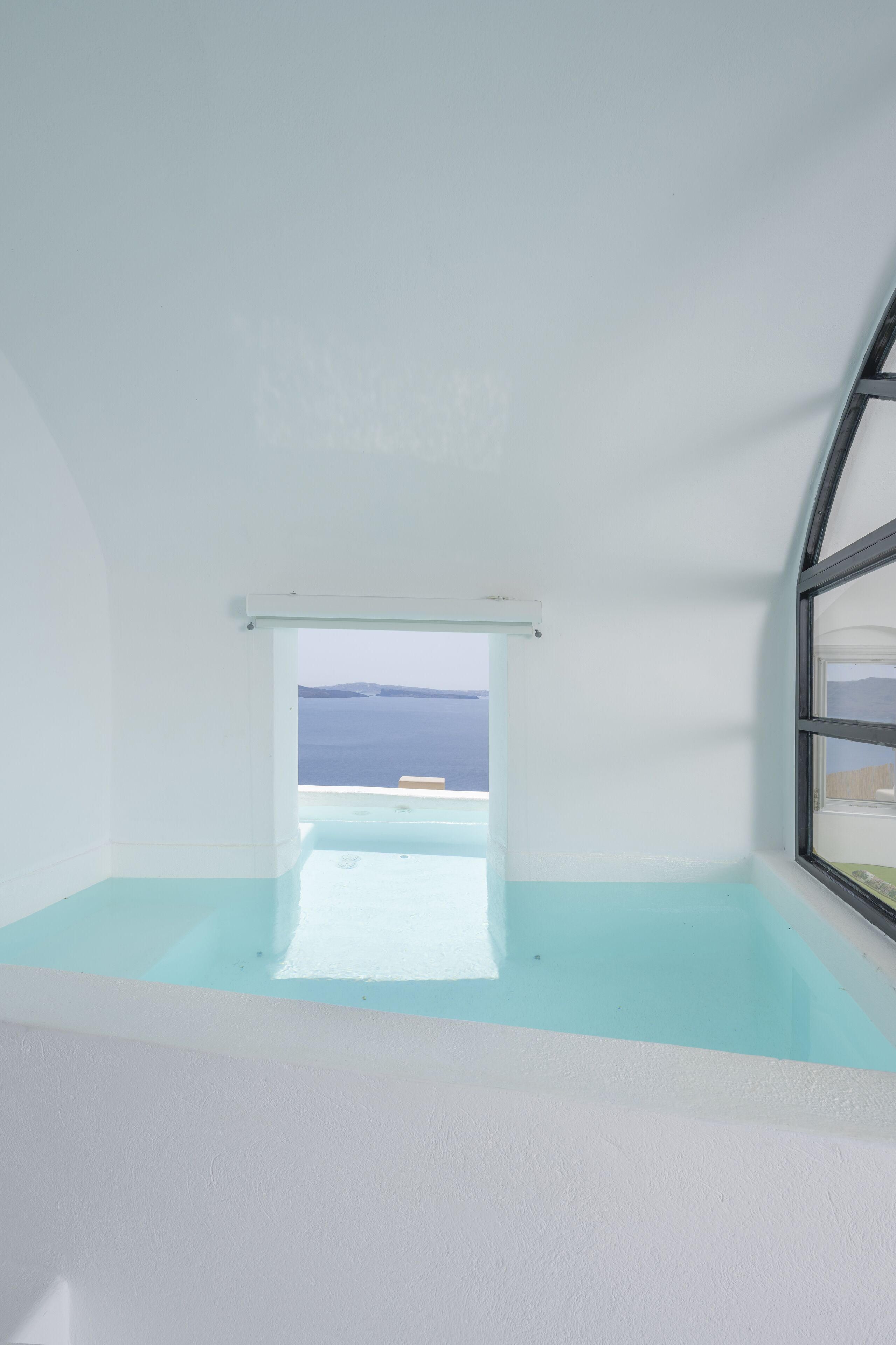 Grand Villa, Private Plunge Pool, Sea View | Zona de estar | Televisión LCD de 42 pulgadas con canales por satélite, una televisión