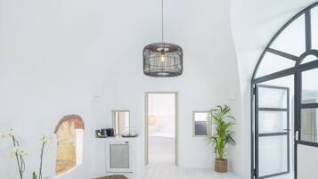 Grand Villa, Private Plunge Pool, Sea View | Wohnbereich | 42-Zoll-LCD-Fernseher mit Satellitenempfang, Fernseher