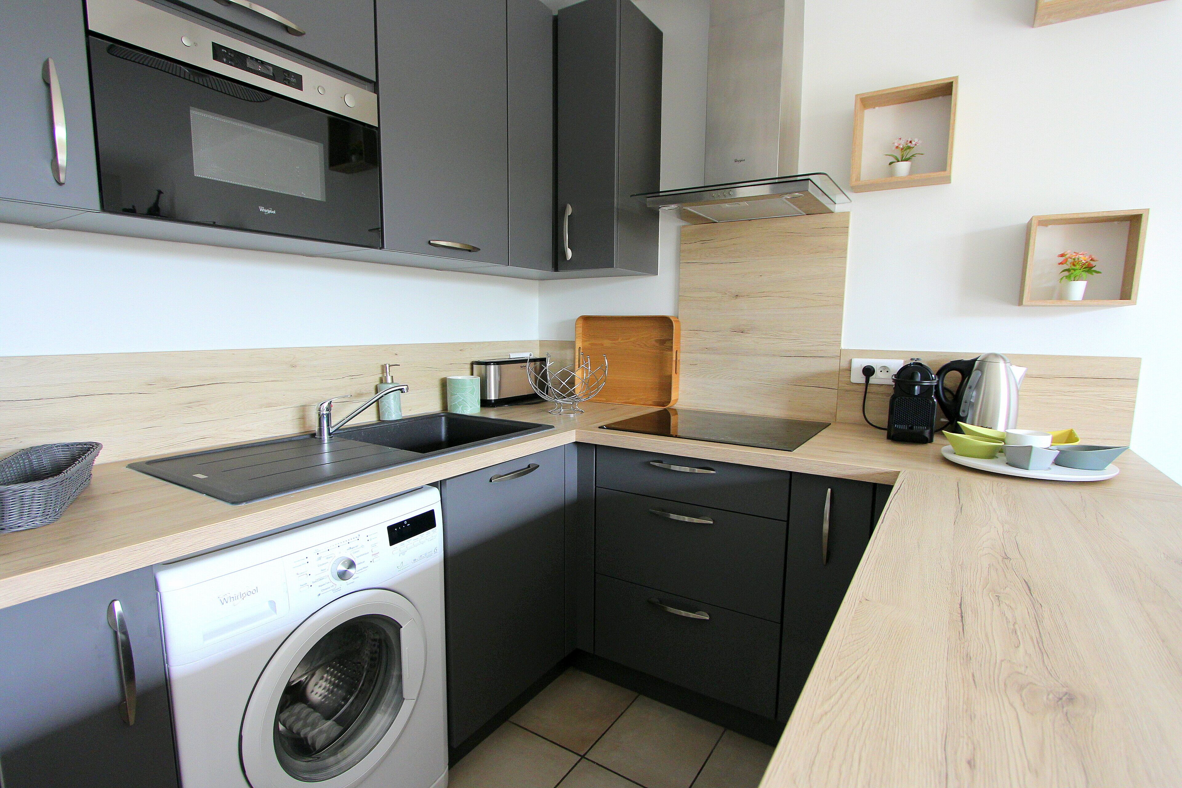 DISNEY5~Disneyland Paris/Val d'Europe ~ 6 people