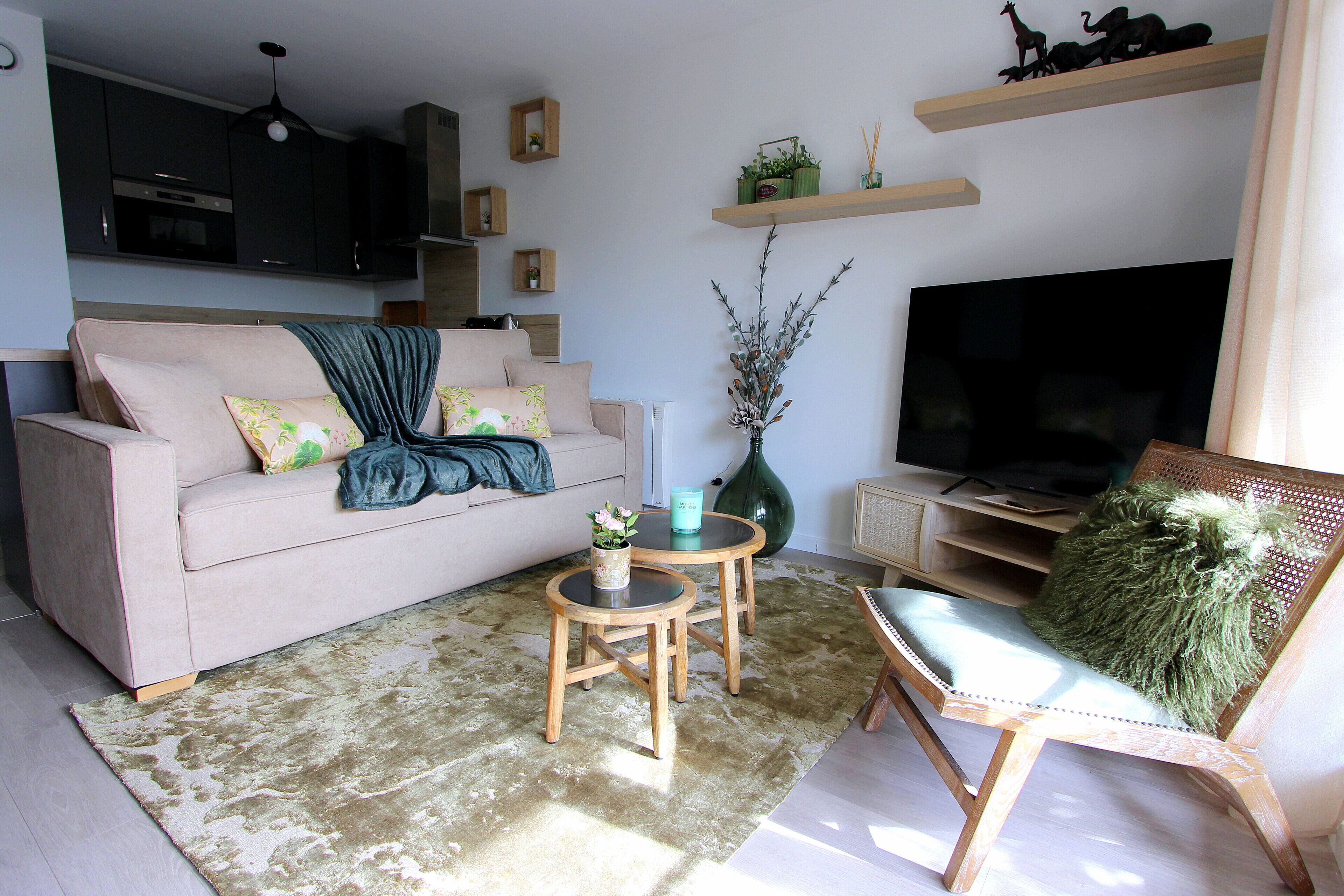 DISNEY5~Disneyland Paris/Val d'Europe ~ 6 people