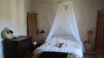 4 Schlafzimmer, Schreibtisch, Bügeleisen/Bügelbrett, Bettwäsche