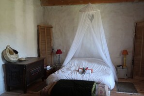 4 Schlafzimmer, Schreibtisch, Bügeleisen/Bügelbrett, Bettwäsche