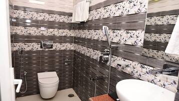 Bruser, gratis toiletartikler, håndklæder