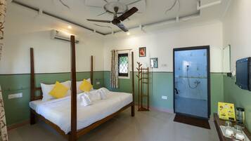 Deluxe Double Room | Individually furnished, bed sheets