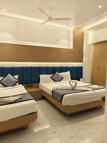 Kiara Eshosans Palace 