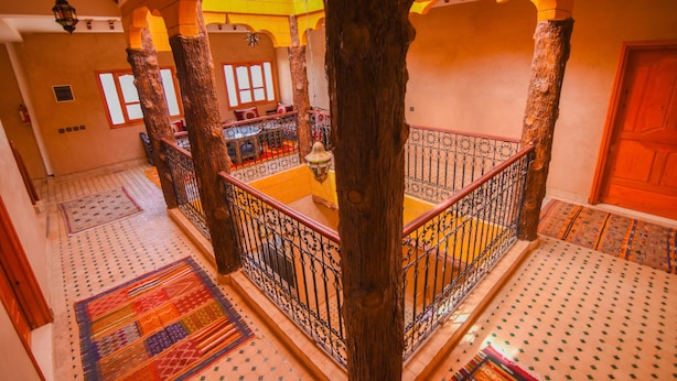 A staircase with ornate railings and a patterned rug. - Kasbah Roseville  (Ait Sedrate Sahl El Gharbia)