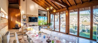 Villa MAK-A cozy villa by the sea