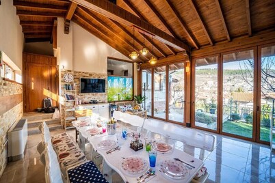 Villa MAK-A cozy villa by the sea