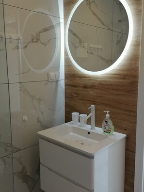 Shower, towels