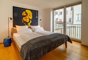 Double Room | Hypo-allergenic bedding, desk, soundproofing, free WiFi - ANA Suites Augsburg City Center (Augsburg)