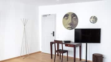 Apartment | 1 bedroom, hypo-allergenic bedding, desk, soundproofing