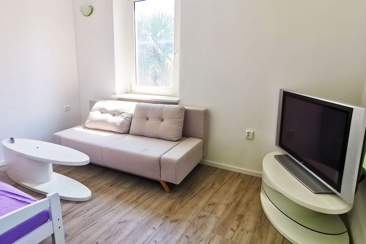 Room, 2 Katil Bujang (Single), Shared Bathroom, City View | Ruang kerja komputer riba, Wi-fi percuma, cadar katil