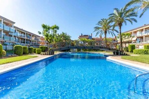Pool - First floor in a prime residential neighborhood in Vilafortuny (Cambrils)