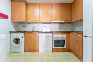 Private kitchen - First floor in a prime residential neighborhood in Vilafortuny (Cambrils)