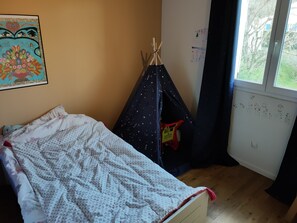 4 Schlafzimmer, Schreibtisch, Internetzugang, Bettwäsche