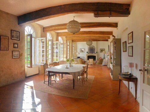 Orangery of a Bordeaux castle ideal for families!