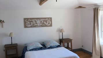 7 bedrooms, iron/ironing board, travel cot, free WiFi