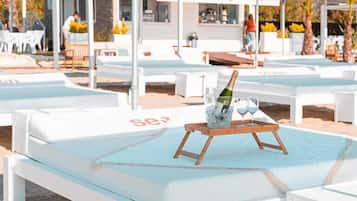 Private beach nearby, white sand, sun-loungers, beach umbrellas