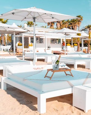 Private beach nearby, white sand, sun loungers, beach umbrellas - Colle Serrano Relais & SPA (Ripatransone)