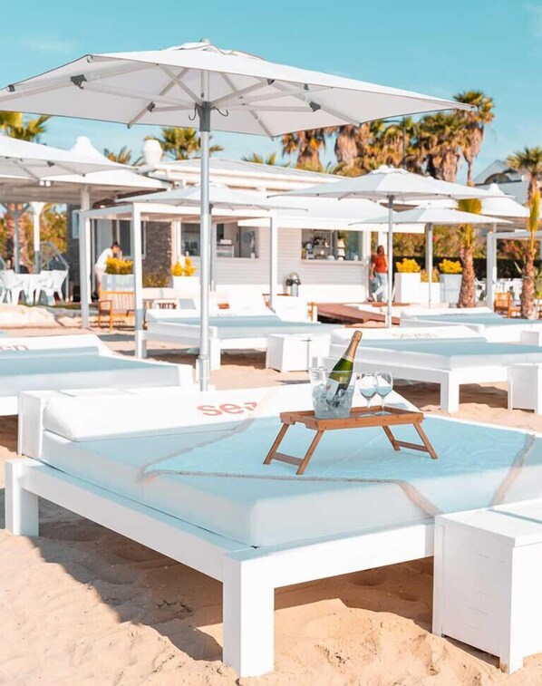 Private beach nearby, white sand, sun loungers, beach umbrellas - Colle Serrano Relais & SPA (Ripatransone)