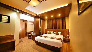 Deluxe King | Pillowtop-Betten, Minibar, Schreibtisch, schallisolierte Zimmer