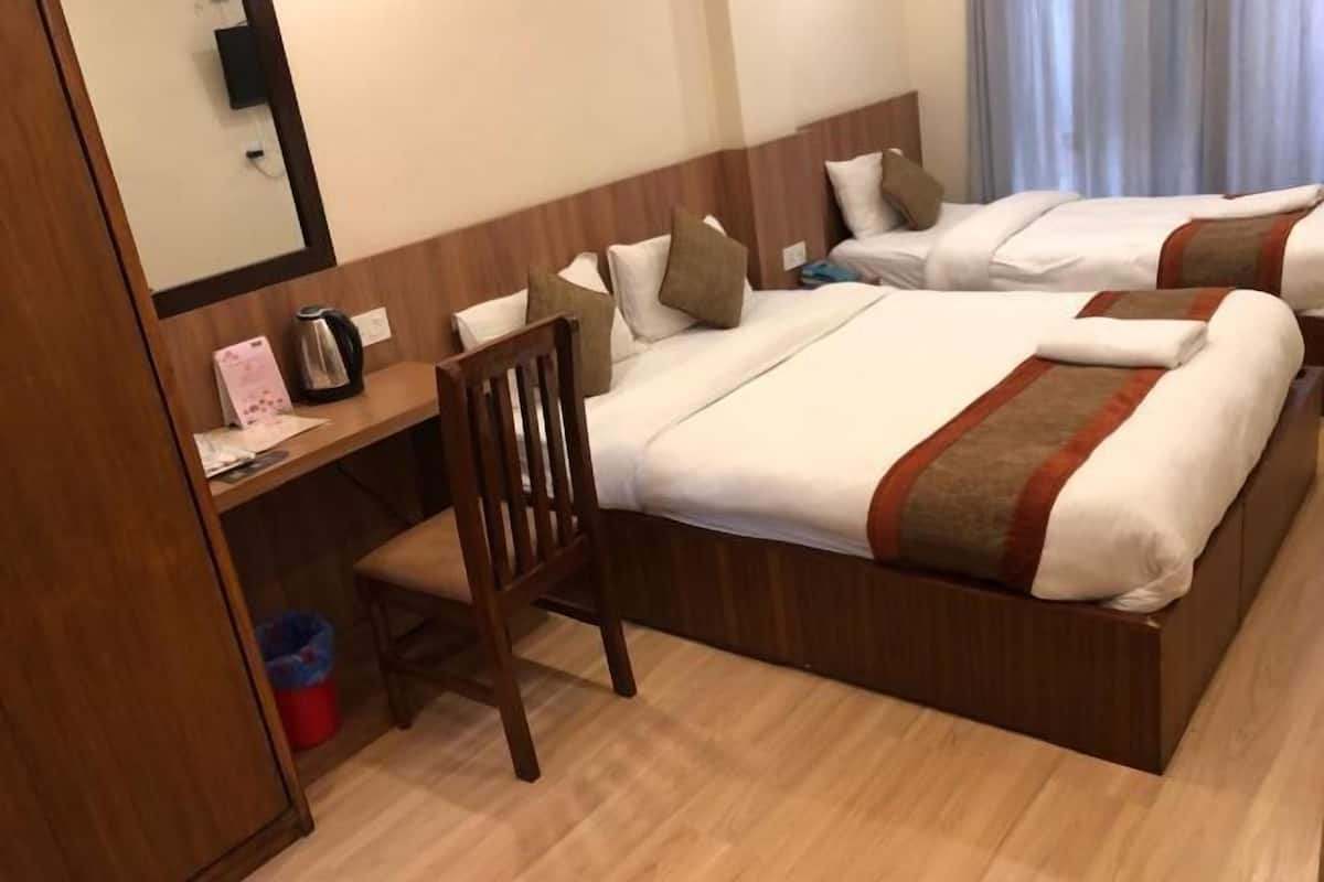Pillowtop beds, minibar, desk, soundproofing
