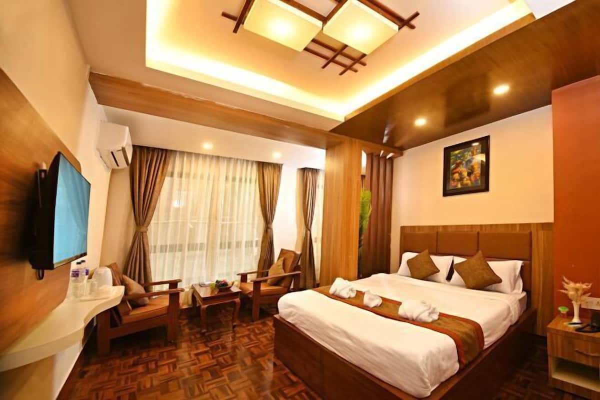 Pillowtop beds, minibar, desk, soundproofing