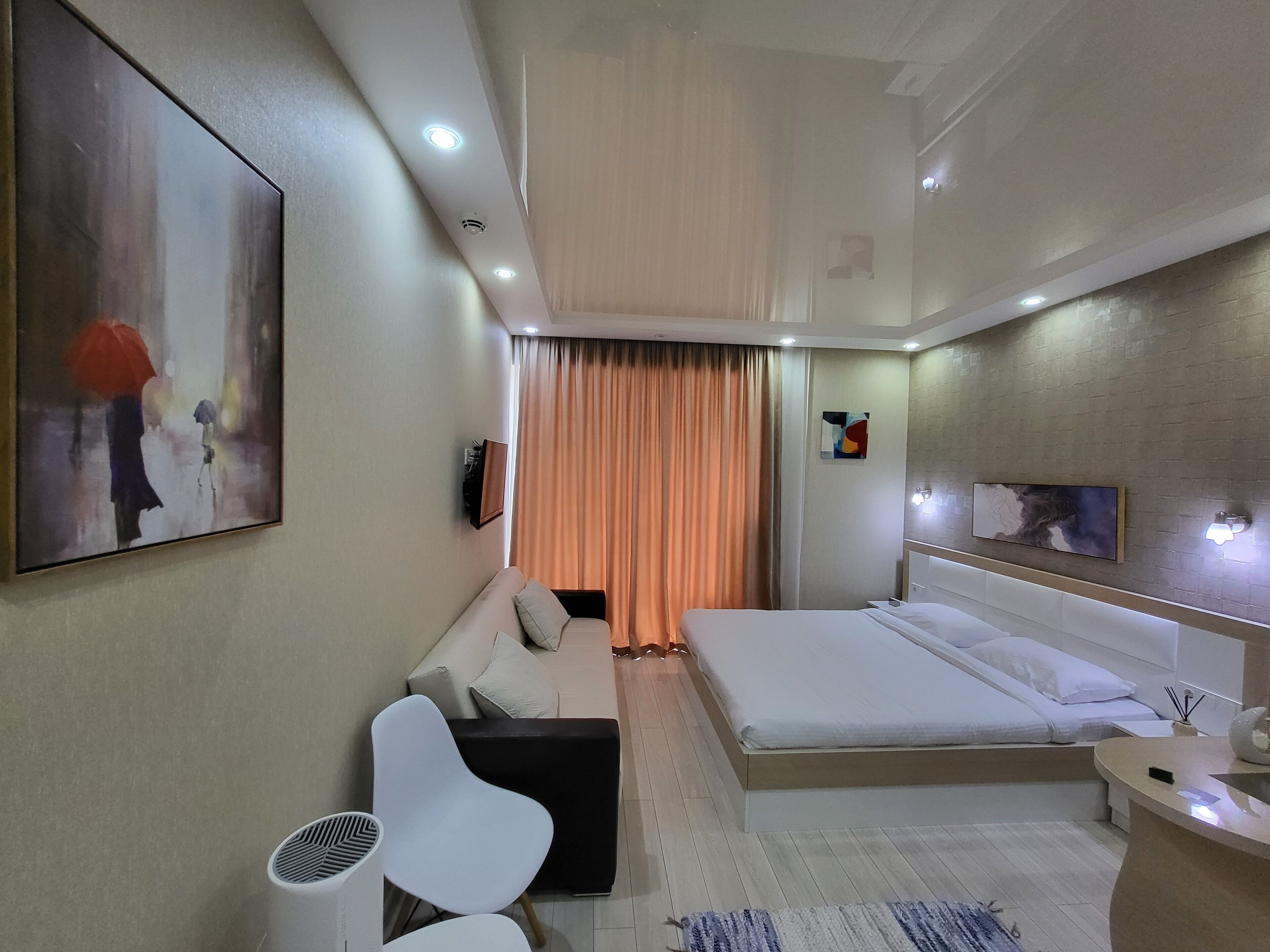 Studio Business | Phòng cách âm, bàn ủi/dụng cụ ủi quần áo 