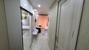 Soundproofing, iron/ironing board, free WiFi, bed sheets - Black Sea Apartments Alliance Palace (Batumi)