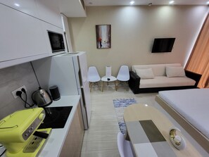 商务开间 | 私人厨房 | 迷你冰箱、纸巾