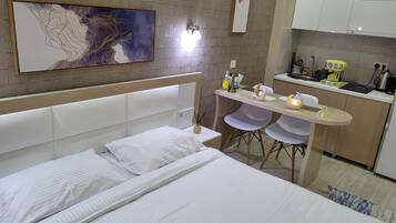 Business Studio | In-room dining