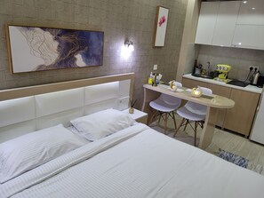 In-room dining - Black Sea Apartments Alliance Palace (Batumi)