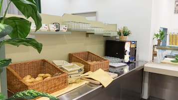 Tägliches Frühstücksbuffet (16.90 EUR pro Person)