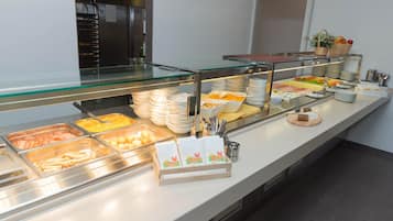 Tägliches Frühstücksbuffet (16.90 EUR pro Person)