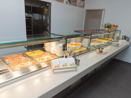 Desayuno buffet diario (EUR 16.90 por persona)