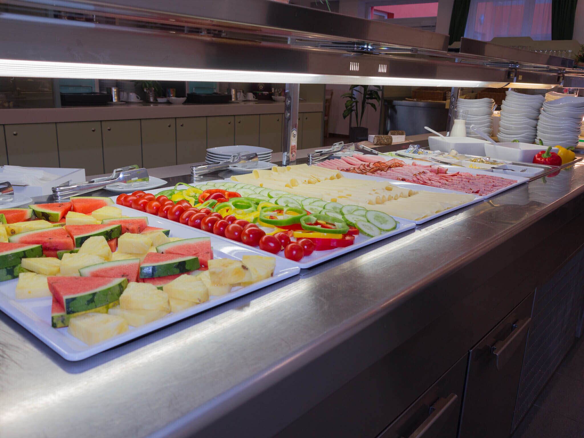 Daily buffet breakfast (EUR 16.90 per person)