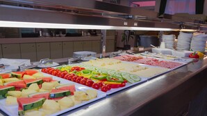 A buffet with various fruits and meats. - Winrooms (Wiener Neustadt)
