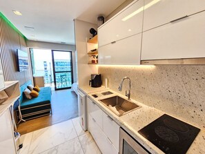Studio | Private kitchen | Fridge, microwave, cookware/dishes/utensils - Mana Beach Experience- Porto de Galinhas (Ipojuca)